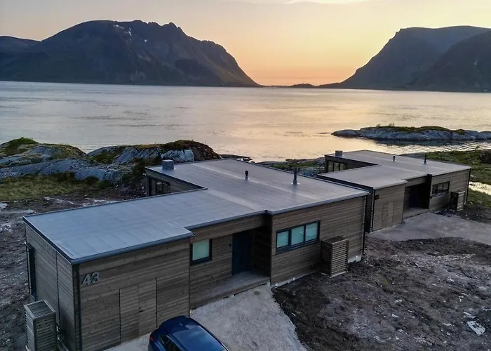 Semesterbostad Lyngvaer Fjord - Jacuzzi & Sauna - No 43 *