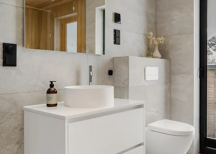 Semesterbostad Lyngvaer Fjord - Jacuzzi & Sauna - No 43 *