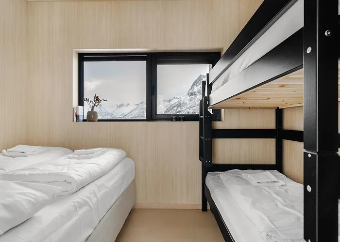 Semesterbostad Lyngvaer Fjord - Jacuzzi & Sauna - No 43 *